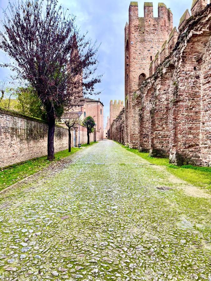 Apartamento Ca' Del Sole - Attico Panoramico In Centro Storico Montagnana  Exterior foto